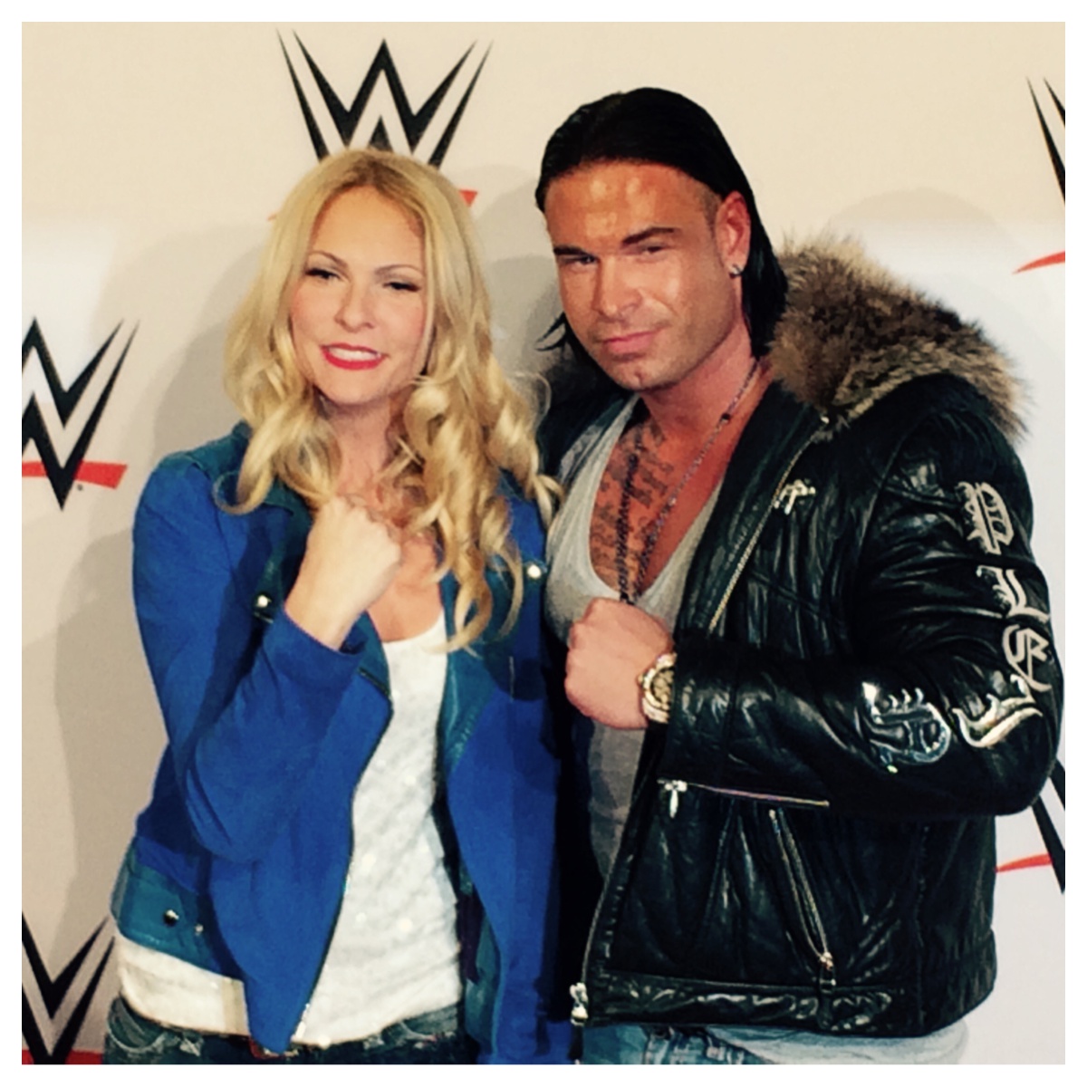 Ex-Bundesliga-Torwart Tim Wiese mit Sonya Kraus bei der WWE Live-Show am 15.11.2014 in Frankfurt