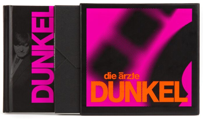Die Ärzte - DUNKEL von Die Ärzte - CD (Mediabook) Bildquelle: EMP.de / Die Ärzte Die Ärzte - DUNKEL von Die Ärzte - CD (Mediabook) Bildquelle: EMP.de / Die Ärzte