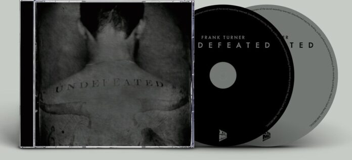 Frank Turner - Undefeated von Frank Turner - 2-CD (Jewelcase) Bildquelle: EMP.de / Frank Turner