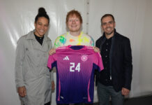 Musiklegende Ed Sheeran, Turnierdirektor Philipp Lahm und EURO-Botschafterin Célia Šašić treffen sich hinter den Kulissen des Fan Fest Euro 2024. Foto: Mark Surridge
