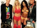 WWE Superstars Dolph Ziggler und Divas  Summer Rae und Alicia Fox zusammen mit Ex-Bundesligastar Tim Wiese bei der WWE Live-Show am 15.11.2014 in Frankfurt